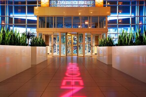 Interior - Across Galleria Dallas + Dining. Pool. Gym. (Dallas)