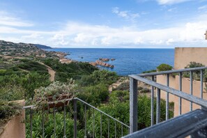 Property grounds - Holiday Home 'Posto Felice - K1' with Sea View, Shared Pool and Private Terrace (Costa Paradiso)