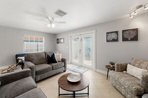 TV, offices - 616 SunSeeker Cove · Southern Exposure Heated Pool (Naples)