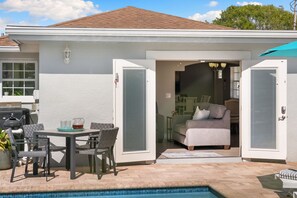 Outdoor dining - 616 SunSeeker Cove · Southern Exposure Heated Pool (Naples)
