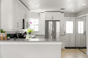 Fridge, microwave, oven, stovetop - 616 SunSeeker Cove · Southern Exposure Heated Pool (Naples)