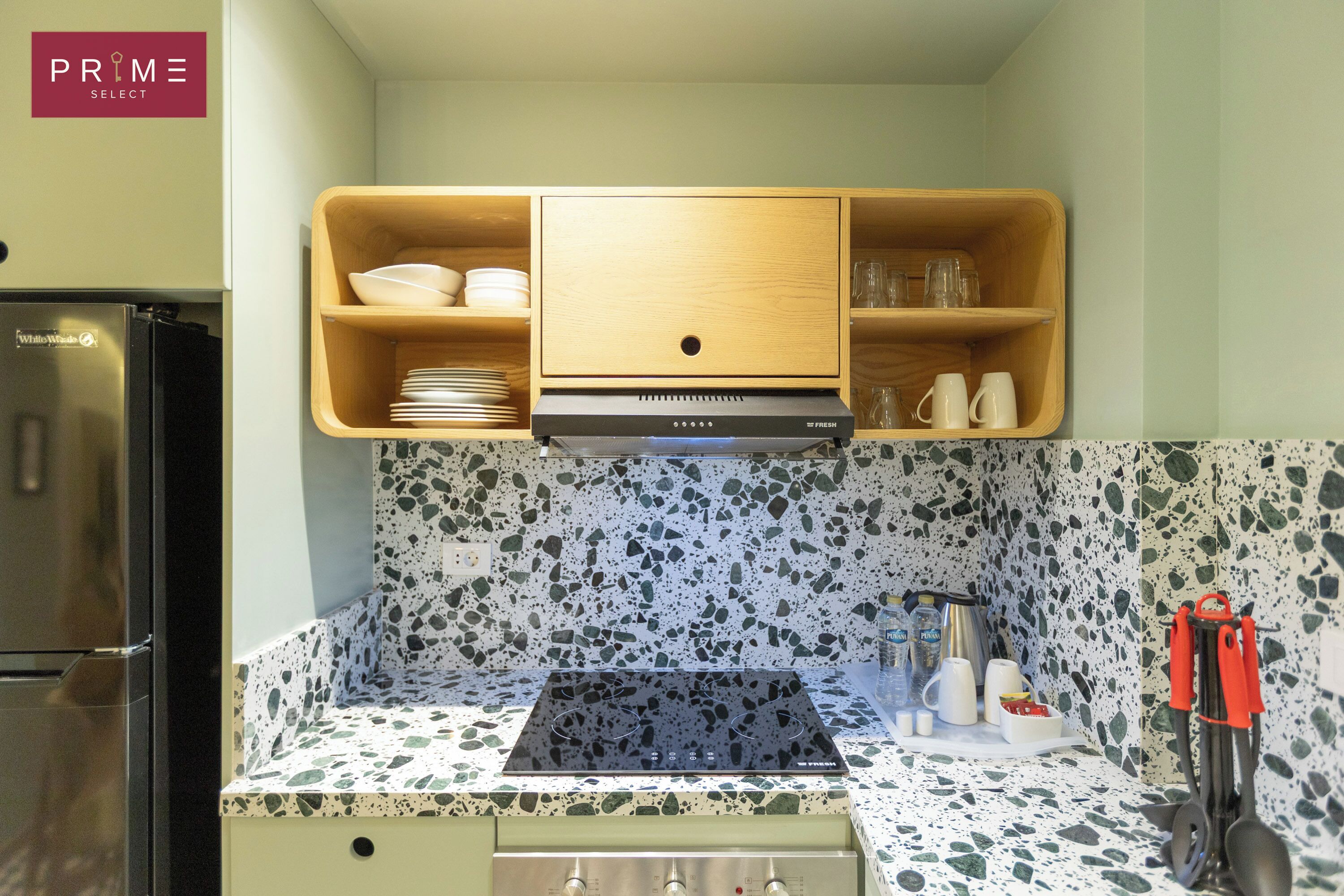 Standard Apartment, 1 Bedroom | Private kitchen | Fridge, microwave, stovetop, cookware/dishes/utensils