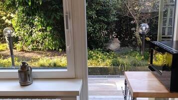 Kylskåp, mikrovågsugn, ugn och spishäll