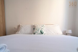 1 soveværelse, skrivebord, strygejern/strygebræt, weekendseng