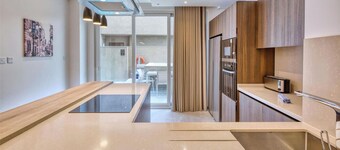 The Pender LUX HUB - 4BR villa with Pool, WIFI &AC