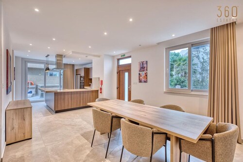 The Pender LUX HUB - 4BR villa with Pool, WIFI &AC