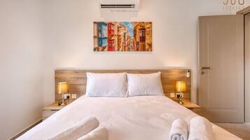 4 chambres, bureau, fer et planche Ă repasser, lit parapluie