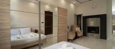 1 habitación, escritorio, tabla de planchar con plancha y wifi