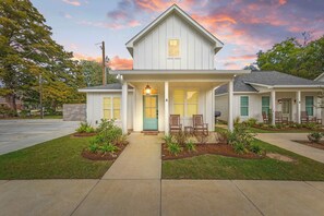 Exterior - New Ace Cottage - King Bed - Loft - Sports Complex - Park (Youngsville)