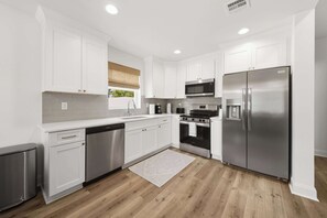 Fridge, microwave, oven, stovetop - New Ace Cottage - King Bed - Loft - Sports Complex - Park (Youngsville)