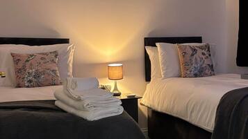 3 bedrooms, iron/ironing board, WiFi, bed sheets