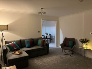 TV - Ashford Work Stay • Parking & M20 Nearby (Ashford)