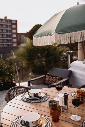 تناول الطعام بالخارج