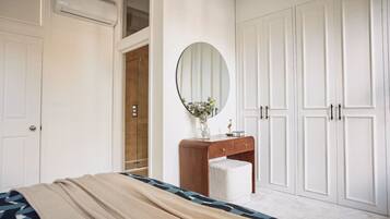 Fer et planche à repasser, lit parapluie, Wi-Fi, draps fournis