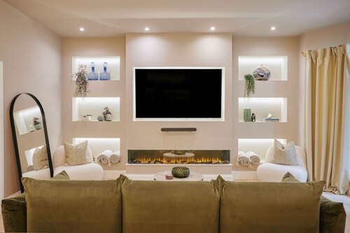 Beautiful Fulham Townhouse with a bar & pool table