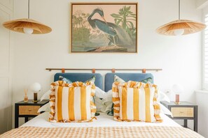 5 Schlafzimmer, Schreibtisch, Bügeleisen/Bügelbrett, Reisekinderbett