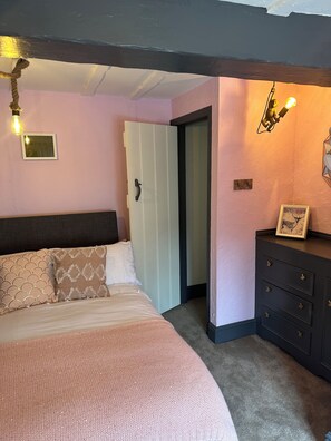 2 habitaciones, tabla de planchar con plancha y wifi gratis 