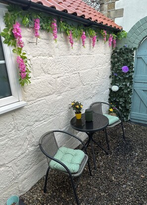 Outdoor dining - The Tipsy Bee at 143 (Guisborough)