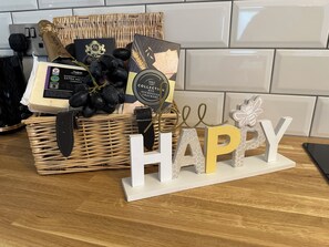 Miscellaneous - The Tipsy Bee at 143 (Guisborough)