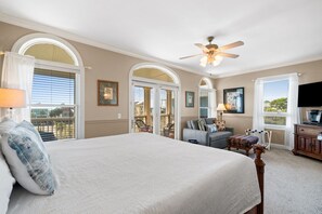 4 bedrooms, iron/ironing board, travel cot, WiFi - Salty Daze- Private pool & hot tub, pet friendly, family friendly! (Cape San Blas)