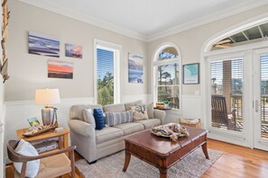 TV, DVD player - Salty Daze- Private pool & hot tub, pet friendly, family friendly! (Cape San Blas)