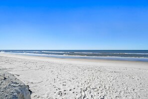 Beach nearby - Salty Daze- Private pool & hot tub, pet friendly, family friendly! (Cape San Blas)