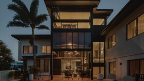 Exterior - Ebony Escape - Casuarina (Casuarina)