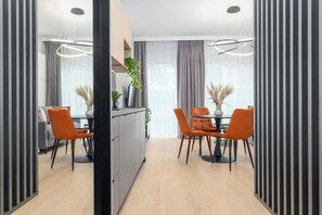 클래식 스튜디오 스위트, 발코니 | 다리미/다리미판, 무료 WiFi