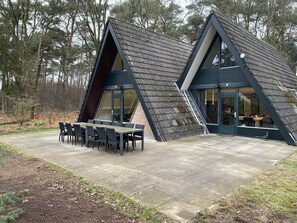 Outdoor dining - Bungalow in Limburg near Nature Reserves (Stramproy)