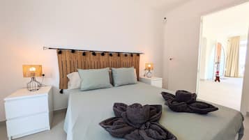 3 slaapkamers, een strijkplank/strijkijzer, wifi, beddengoed