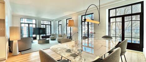 Luksushuoneisto, 3 makuuhuonetta, kaupunkinäköala | Oleskelualue