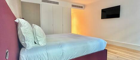 Soundproofing, iron/ironing board, free WiFi