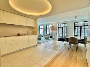 Luxury Apartment, 3 Bedrooms, City View | Dining room - YOUROPO - Bonjardim Prime (Porto)