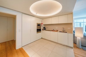 Luxury Apartment, 3 Bedrooms, City View | Private kitchen - YOUROPO - Bonjardim Prime (Porto)