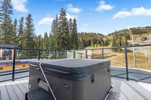 Terrace/patio - 4BR Ski-In/Out - Rooftop Hot Tub - Great for families! (Silver Star Mountain)