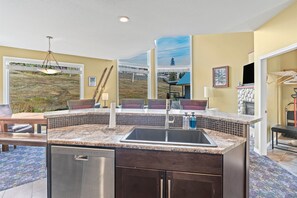 Interior - 4BR Ski-In/Out - Rooftop Hot Tub - Great for families! (Silver Star Mountain)