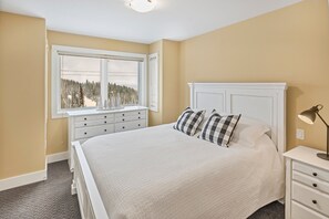 5 bedrooms, iron/ironing board, free WiFi, bed sheets - Goldrush Home | Ski-In/Out Retreat with Rooftop Hot Tub, Sleeps 12! (Silver Star Mountain)
