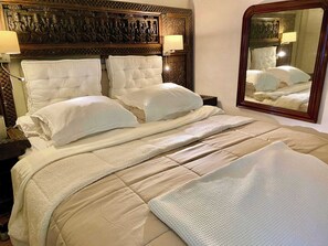 2 bedrooms, desk, iron/ironing board, WiFi