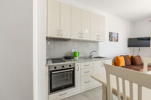 House, Smoking | Private kitchen - Beachside Comfort in Orikum (Orikum)