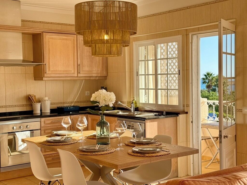 Mikroaaltouuni, uuni, liesi, astianpesukone