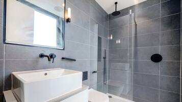 Shower, towels