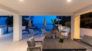 Outdoor dining - Villa Palazzo Maestral beachfront by Villas Guide (Karlobag)