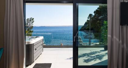 Villa Palazzo Maestral beachfront by Villas Guide