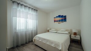 4 bedrooms, iron/ironing board, free WiFi, bed sheets - Villa Oaza Mira - Makarska by Villas Guide (Imotski)