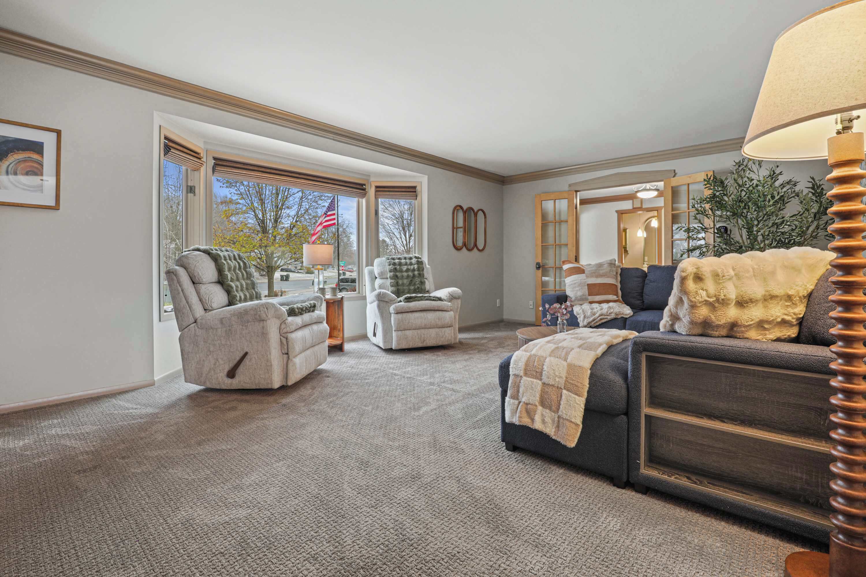 TV, fireplace, offices