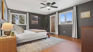 4 bedrooms, desk, iron/ironing board, travel crib