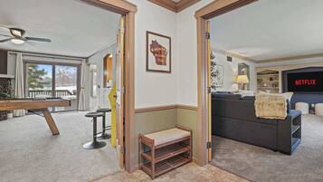 TV, fireplace, offices