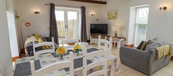 Heritage Grade-II listed barn conversion. Pet-friendly. Exclusive golf discount.