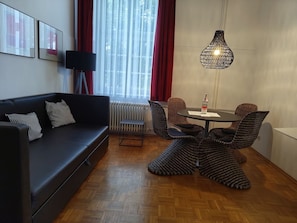 Fernseher, Tischfußball