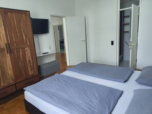 1 habitación, tabla de planchar con plancha, wifi y ropa de cama